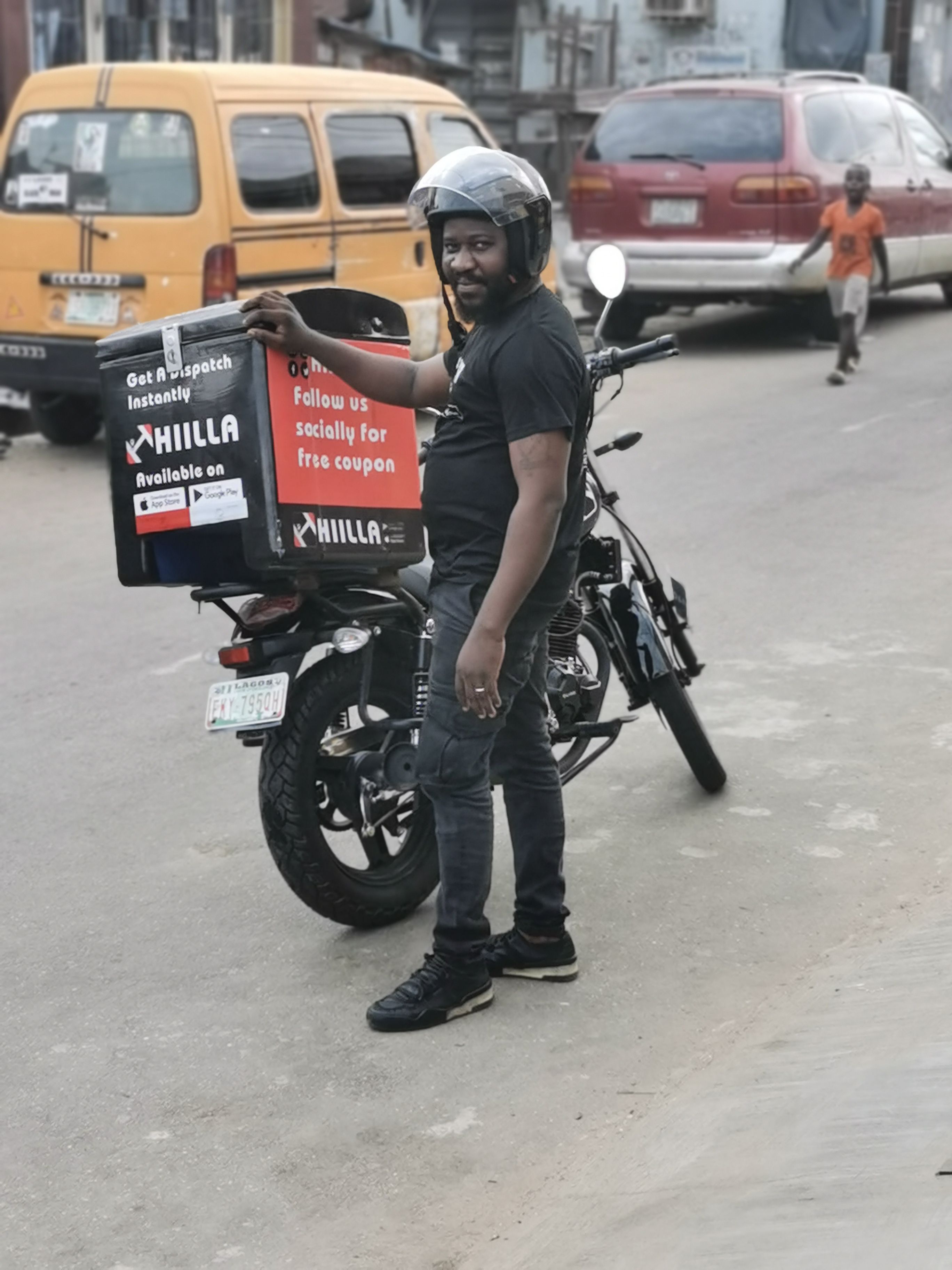 HIILLA delivery rider